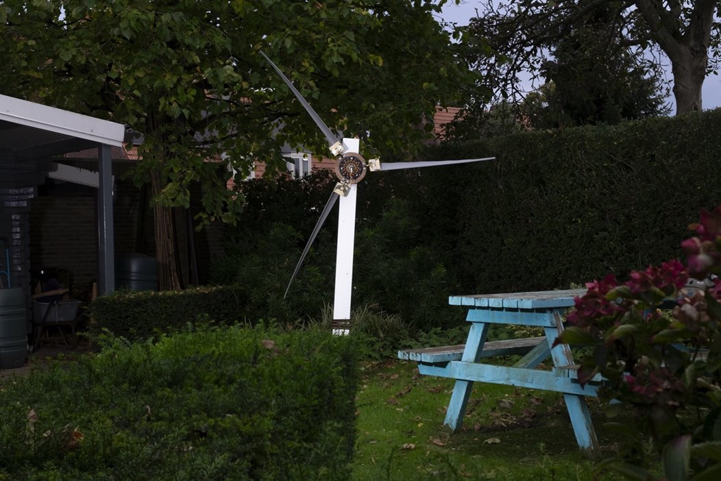 The Backyard Windturbine - Rosa Maas